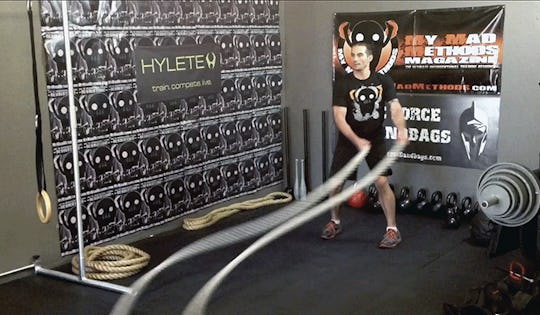 Exercise Battle Ropes SIde to SIde Waves
