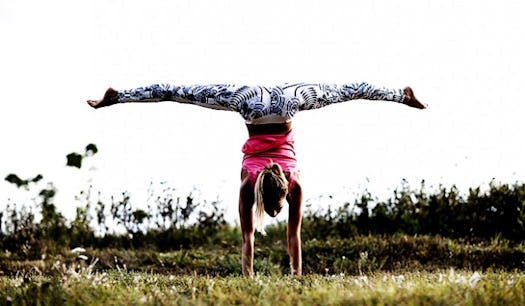 Top 6 Reasons Why Handstands Improve Your Olympic Training - Onnit Academy