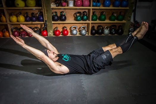 A Step By Step Guide to Mastering the Kettlebell Dragon Flag - Onnit ...