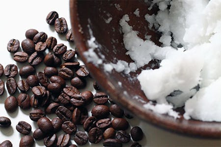 beneficios del aceite de coco en el café