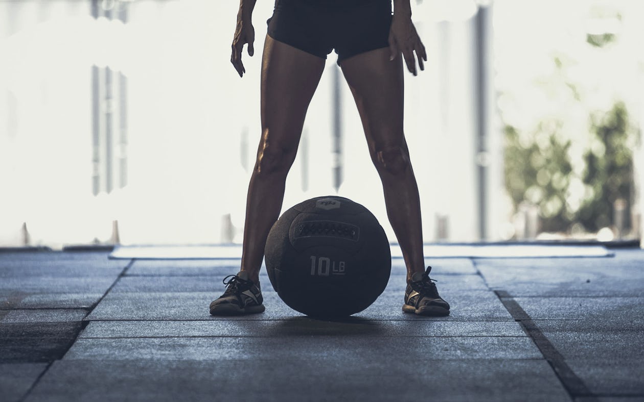 10 Medicine Ball Moves For The Best Full Body Workout, 54% OFF