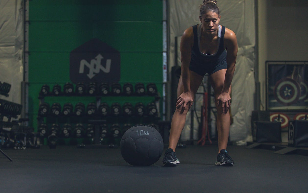 5 Medicine Ball Workouts For Beginner & Advanced Athletes