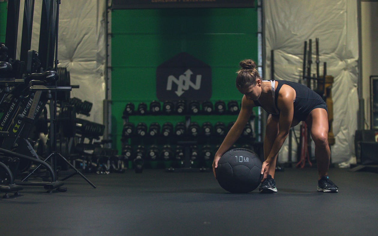 The Medicine Ball – An Ultimate Guide To The Oldest Training Tool