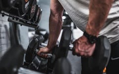 A Pro's Guide To Dumbbell Leg Exercises and Workouts